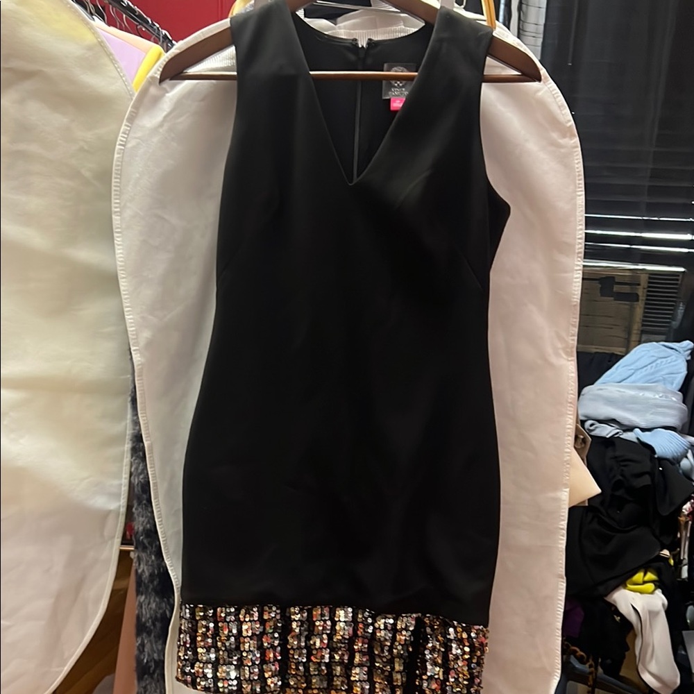Vince Camuto Black and Cream V-neck Sheath Mini Dress